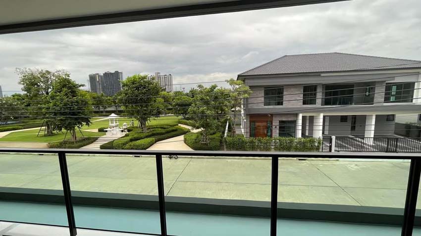 House with Shared Pool in Bangnatrad 